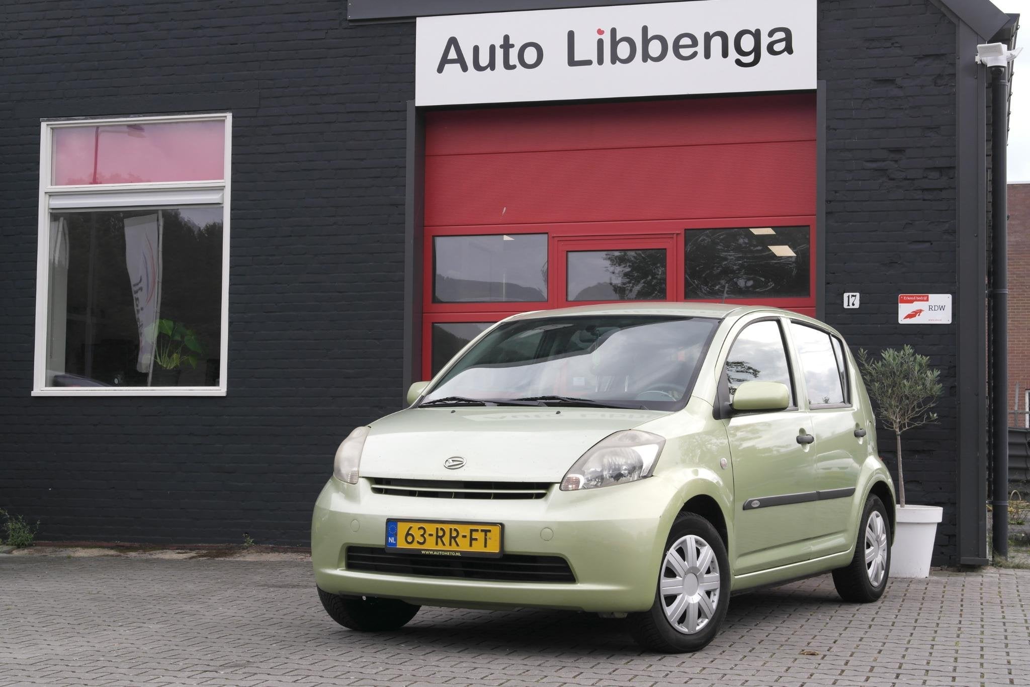 Daihatsu Sirion 2 1.0-12V Trend STUURBEKR / CENTR.VERGR / ME, Auto's, Stof, Gebruikt, Bedrijf, Handgeschakeld
