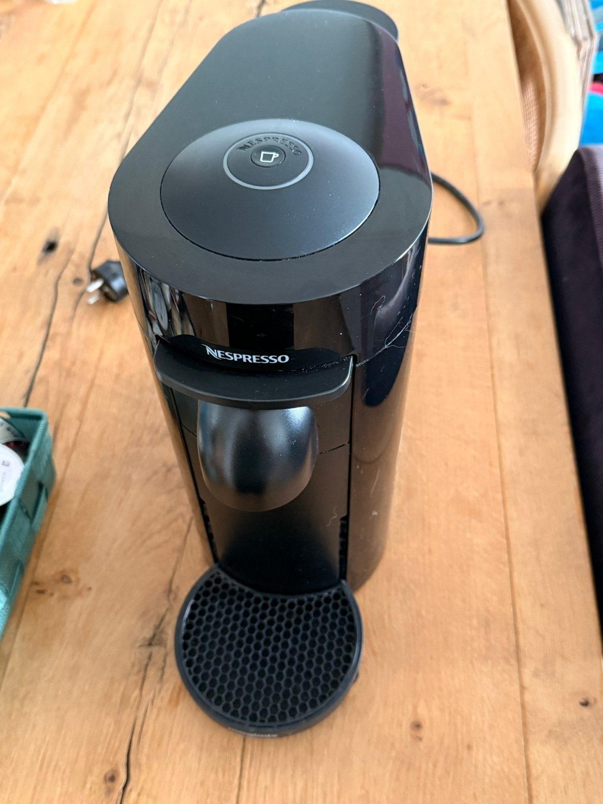 Nespresso vertuo + cups, Witgoed en Apparatuur, Koffiezetapparaten, Ophalen, Zo goed als nieuw, Koffiemachine