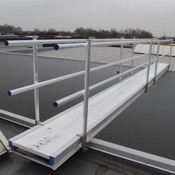 Loopbrug werkbrug 5 meter euroscaffold met dubbele leuning, Doe-het-zelf en Verbouw, Steigers, Ophalen of Verzenden, Zo goed als nieuw