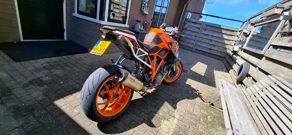​KTM 1290 Superduke R – Akrapovic, Quickshifter & meer, 2 cilinders, Sportuitlaat, Motorrijbewijs A, 1301 cc