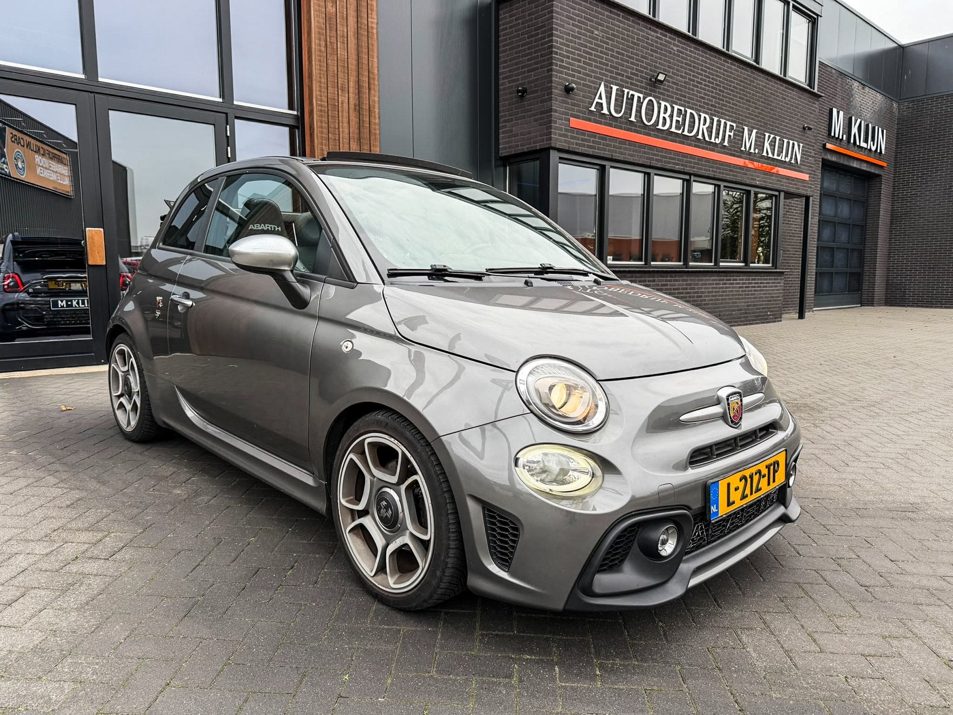 Fiat 500 1.4 T-Jet Abarth 595 Pista Auto/Navi/Cabrio/163pk/V, Auto's, Dealer onderhouden, Zwart, 4 stoelen, 1368 cc