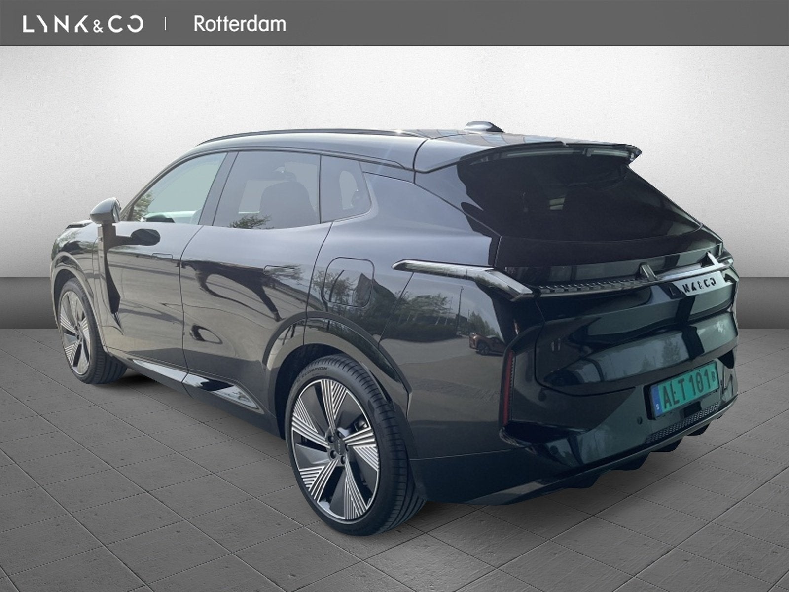 Lynk & Co 08 | MORE | NU TE BESTELLEN | Panoramadak | 200Km, Auto's, Dealer onderhouden, 0 cilinders, Zwart, Bedrijf