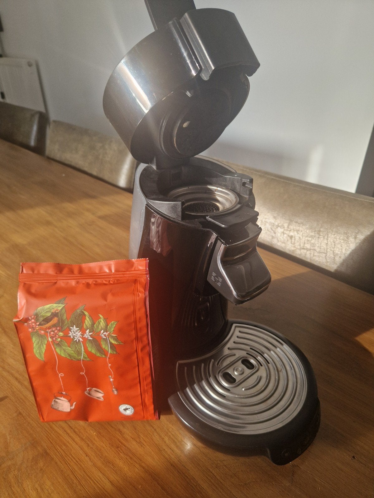 Philips Senseo koffiezetapparaat met 36 koffiepads, Ophalen, Zo goed als nieuw, Koffiemachine, Koffiepads en cups