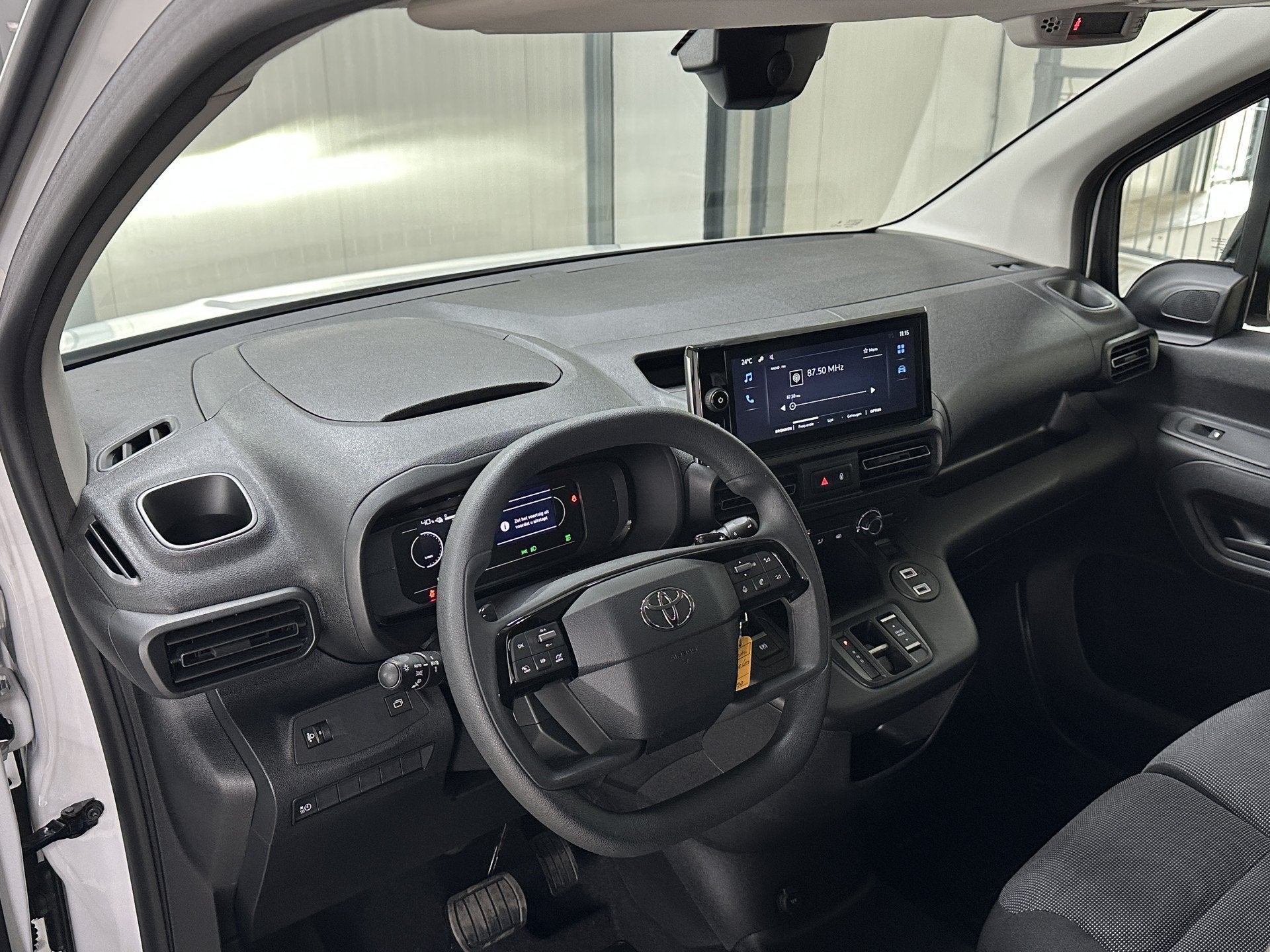 Toyota PROACE CITY Electric Challenger Long (L2) 50 kWh 136p, 12 maanden, Gebruikt, Zwart, Wit
