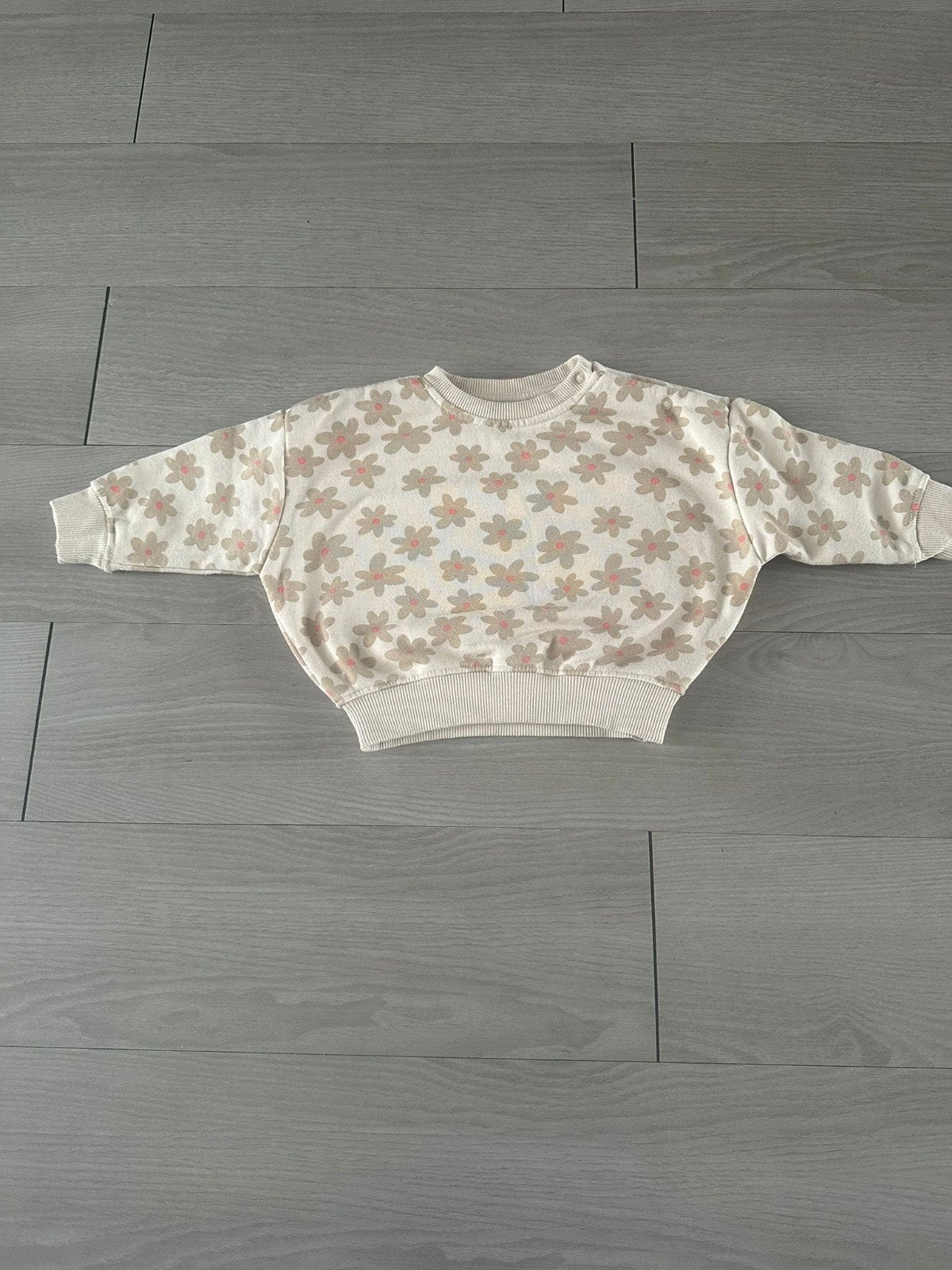 Truitje met bloemen maat 74 van het merk MINI, Kinderen en Baby's, Babykleding | Maat 74, Ophalen, MINI, Meisje, Truitje of Vestje