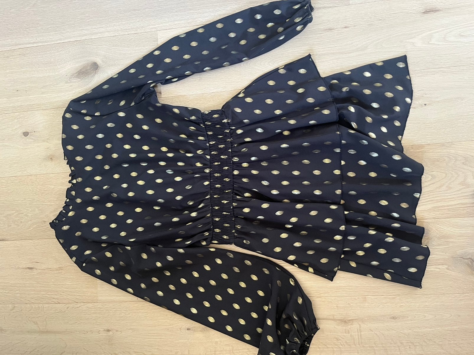 Zwarte jurk met goud, Kleding | Dames, Zwart, Maat 42/44 (L), Ophalen of Verzenden, Zo goed als nieuw