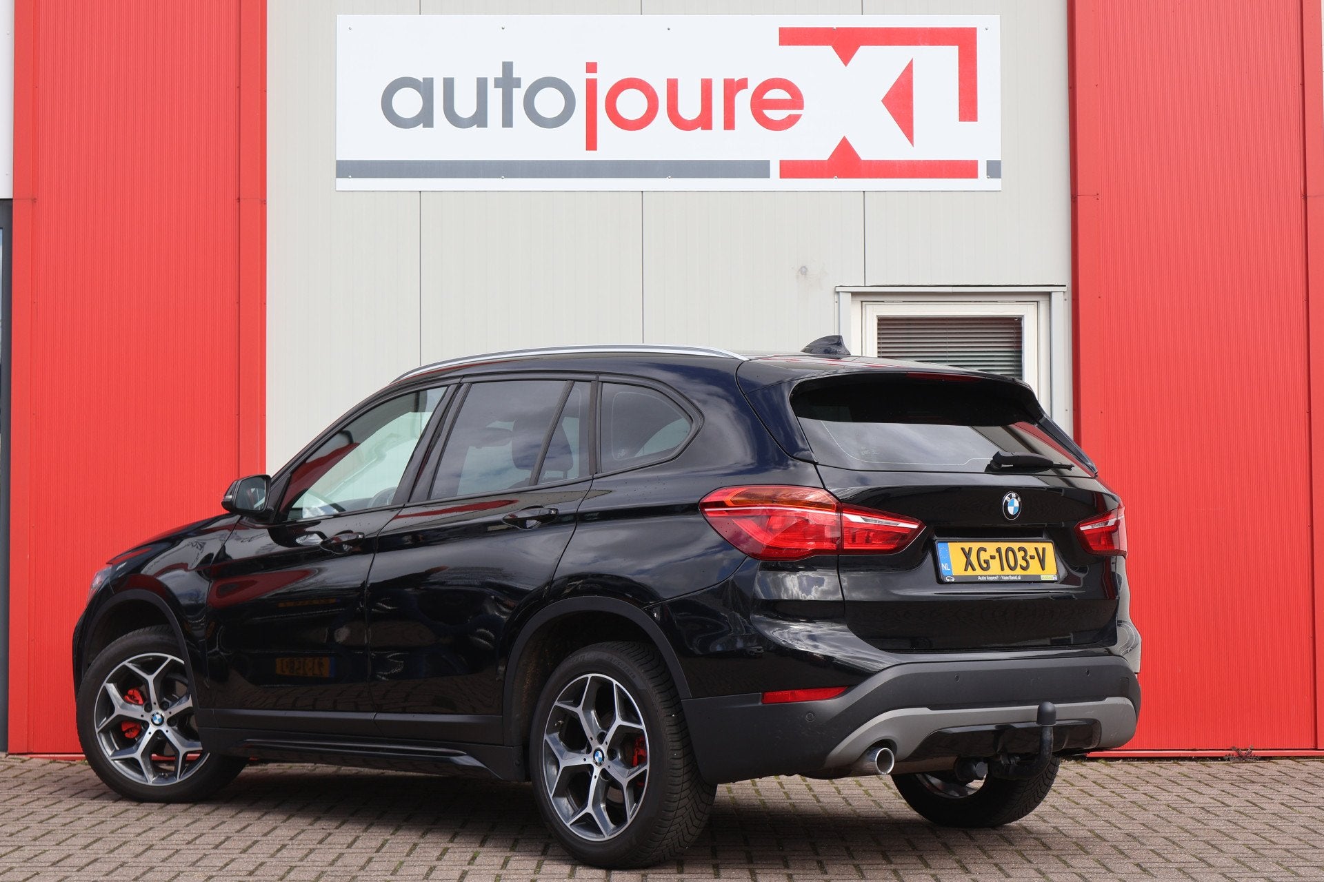 BMW X1 sDrive16d High Executive Aut. | HUD | Leder | Trekhaa, Auto's, Gebruikt, 116 pk, Bedrijf, Diesel