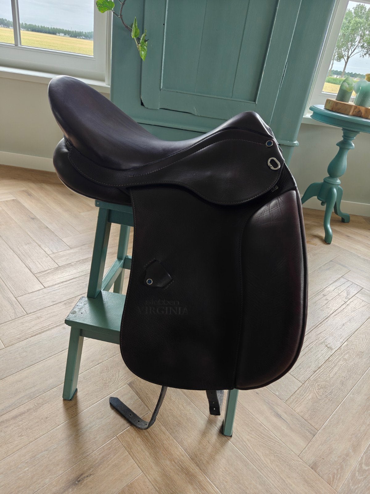 Bruin prachtig Stübben Virginia dressuurzadel, Dieren en Toebehoren, L (17.5 inch), Dressuur, Stubben, Diepe zit
