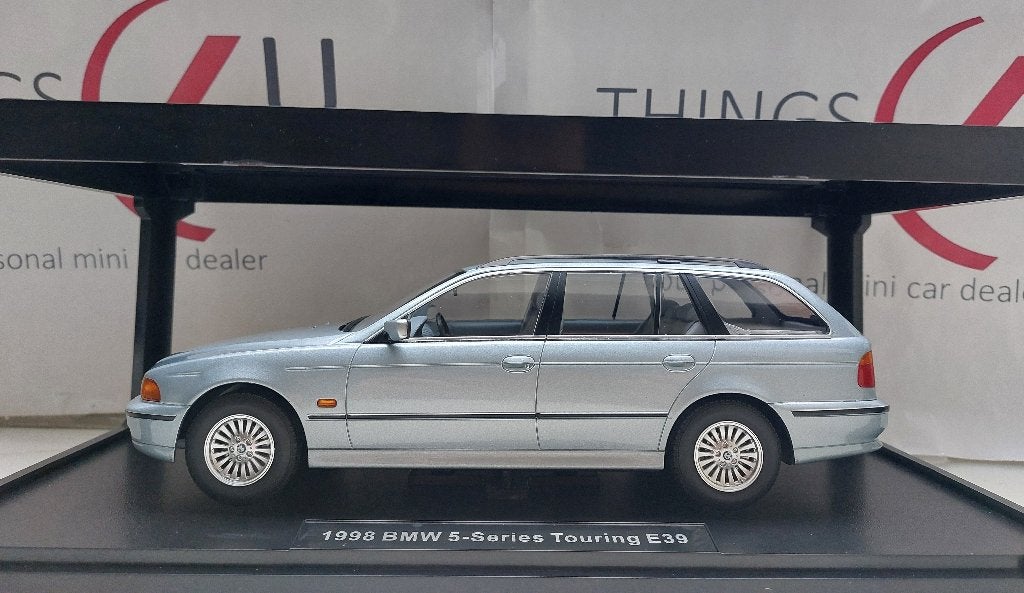 Triple9 1:18 BMW 5er E39 Touring zilver nieuw in verpakking, Ophalen of Verzenden, Nieuw, Auto, Overige merken
