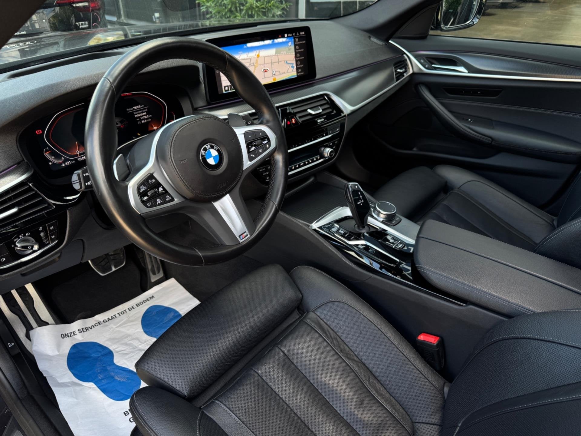 BMW 5-serie Touring 530i M-Sport / Pano / ACC / Luchtvering, Auto's, Automaat, Gebruikt, 4 cilinders, 2000 kg