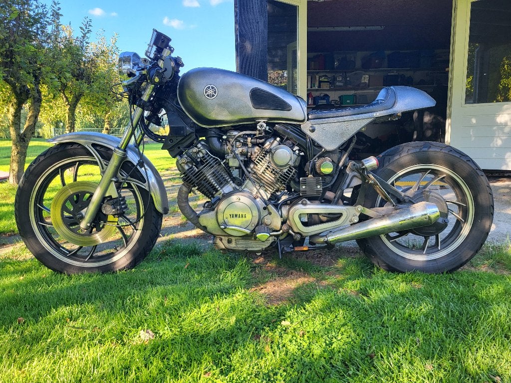Café racer te koop, 750 cc, Cardan-aandrijving, 2 cilinders, Motorrijbewijs A