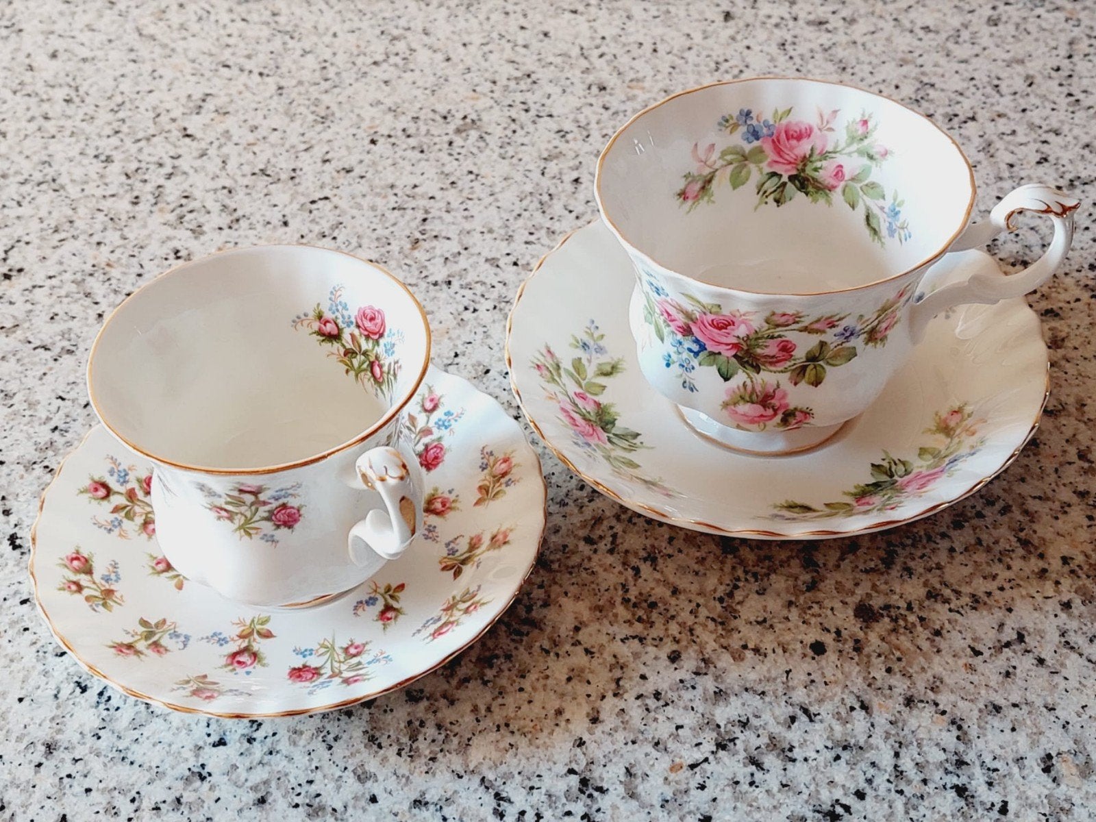 Set van 2  Royal Albert Porseleinen Kopjes en Schotel, Antiek en Kunst, Ophalen of Verzenden