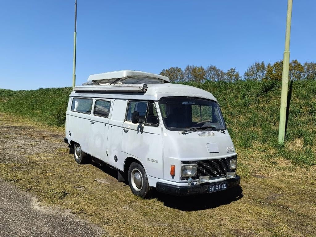 HANOMAG-HENSCHEL F 20 KAMPEERAUTO Wegenbelasting- APK VRIJ, Overige merken, Buscamper of Camperbus, Tot en met 2, Bedrijf