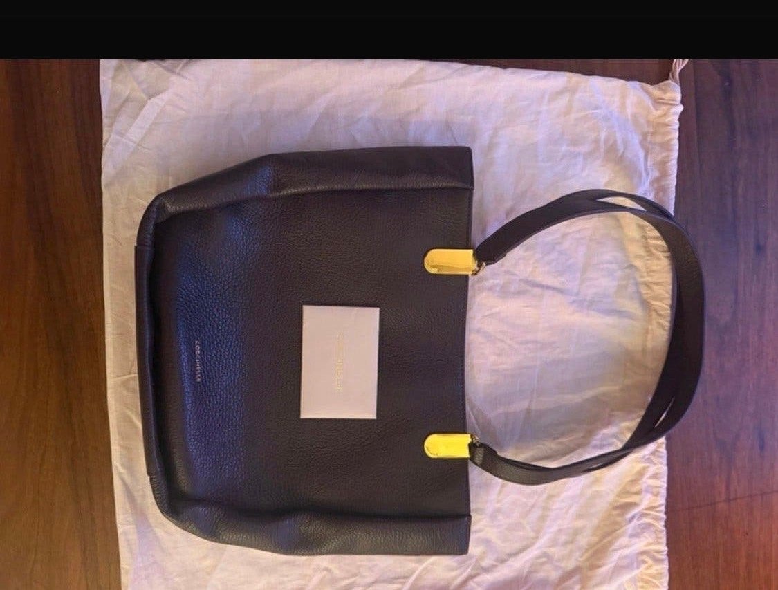 Nieuwe Coccinelle Handtas met Certificaat en Beschermtas, Ophalen of Verzenden, Nieuw, Bruin, Handtas