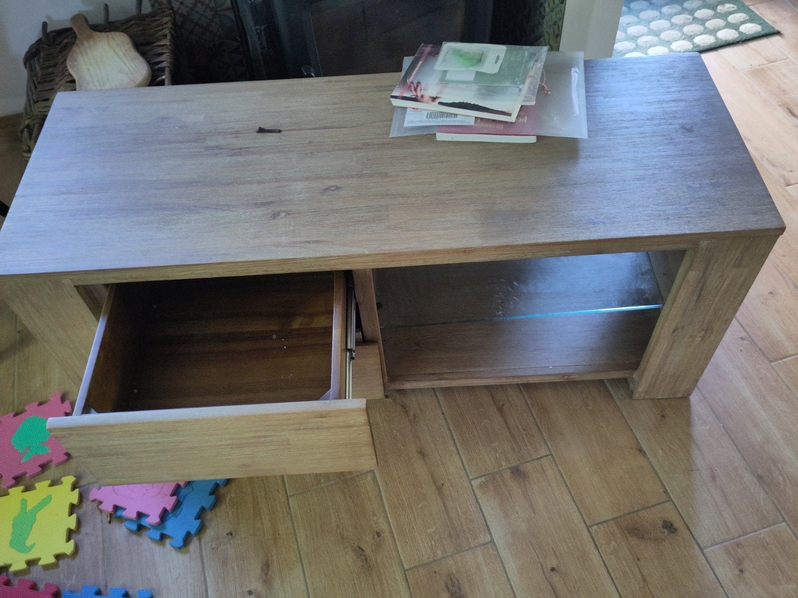 tv meubel kastje met twee lades en glazen plank, Ophalen, 100 tot 150 cm, Zo goed als nieuw, Minder dan 100 cm