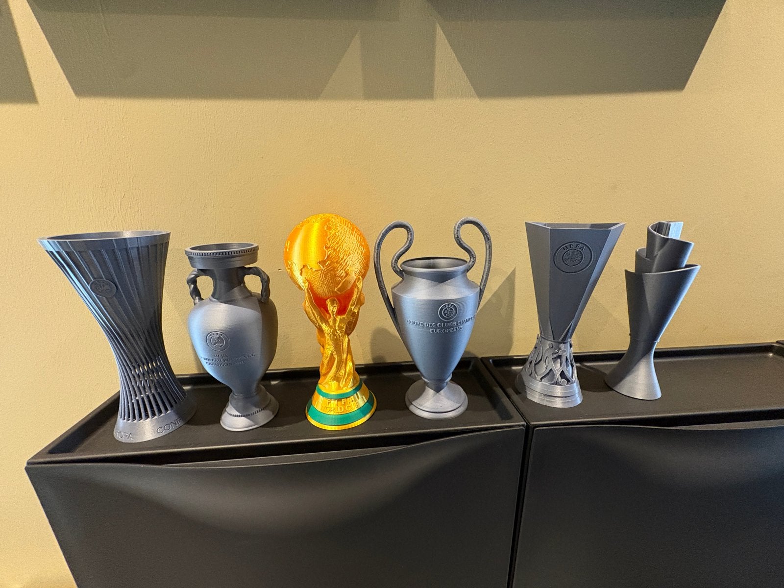 Diverse 3D geprinte voetbal trofeeën - Uniek en decoratief, 6163BA, Meerkleurig, Nieuw, Kunststof