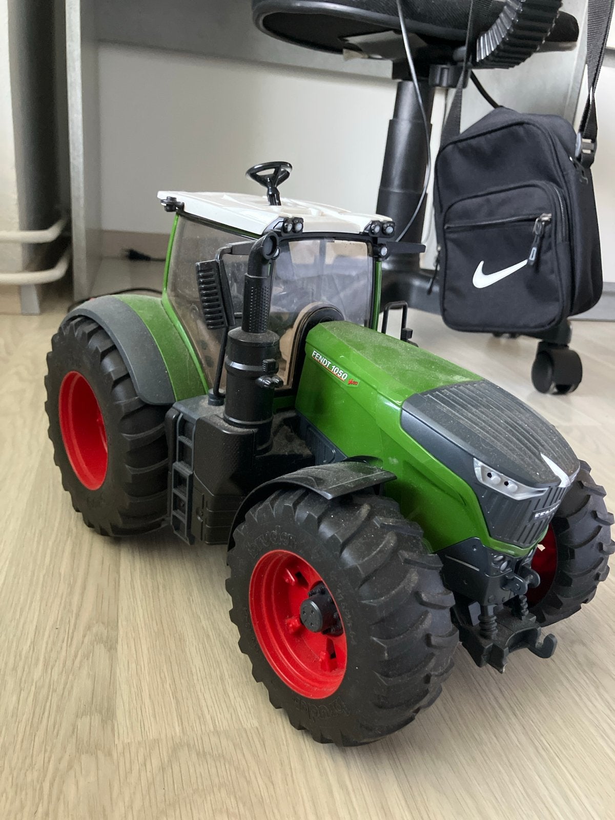 Fendt 1050 en 936 Vario modeltractoren Bruder + borden, Ophalen of Verzenden, Gebruikt
