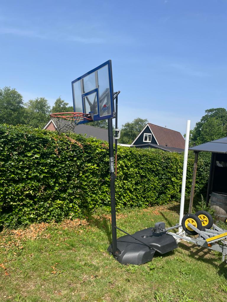 Verstelbare basketbalpaal met bord en ring, Sport en Fitness, Basketbal, Ophalen of Verzenden, Gebruikt, Ring, Bord of Paal