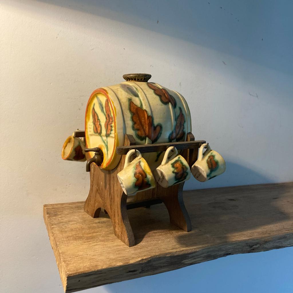 Sierlijk Belgisch drankvat met bekers - Blikvanger, Antiek en Kunst, Curiosa en Brocante, Ophalen of Verzenden