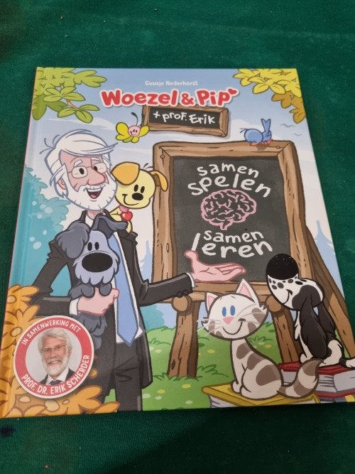 boek woezel en pip + prof.erik, Ophalen of Verzenden