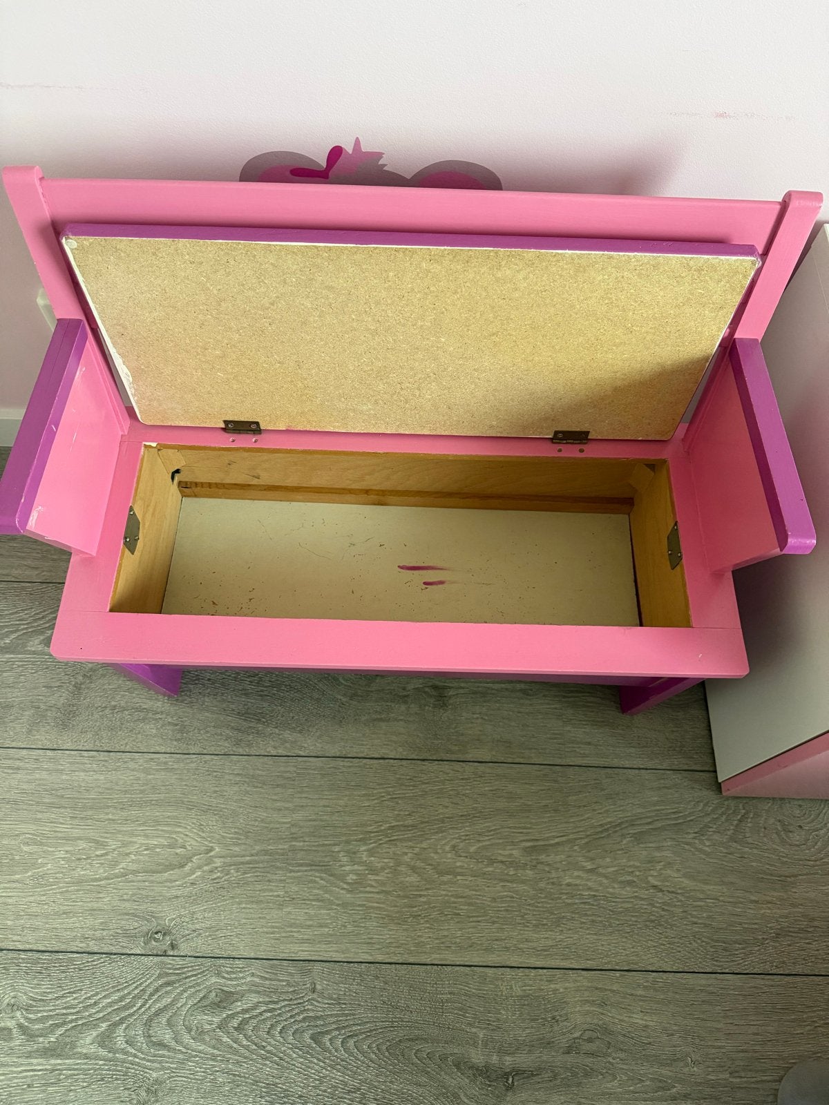 Roze kinderbankje met opbergruimte, Kinderen en Baby's, Kinderkamer | Overige Meubels, Ophalen, Gebruikt, Overige typen