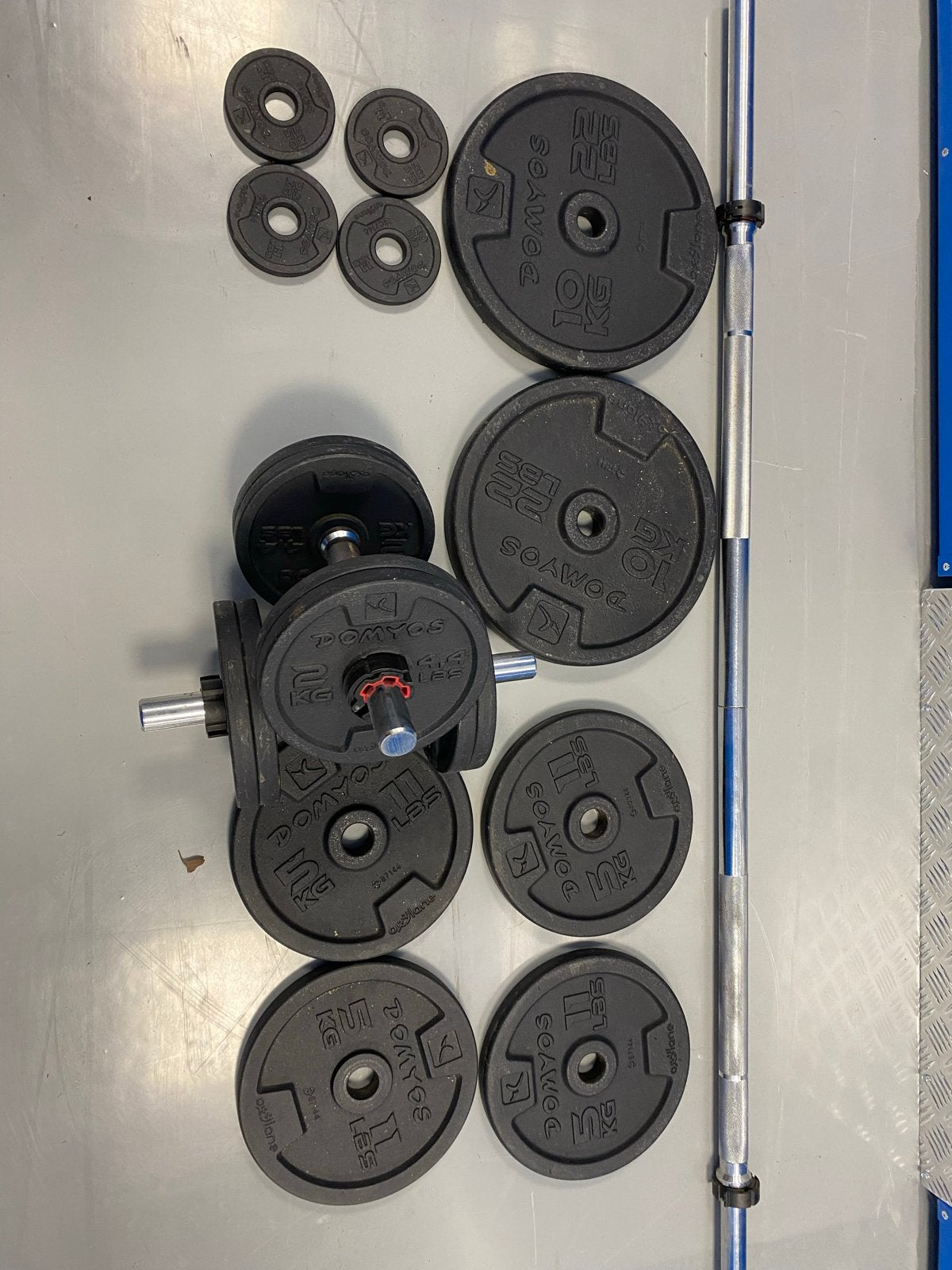 Dumbbell en halterset met diverse gewichten, Sport en Fitness, Ophalen, Gebruikt, Armen, Halterset