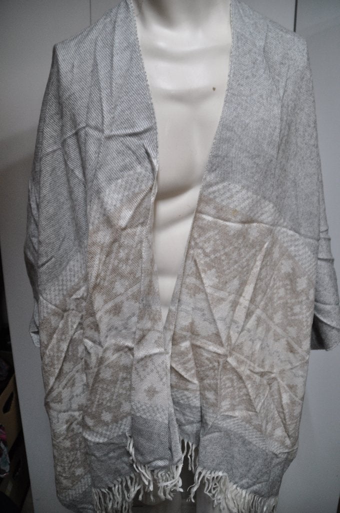 U28U Poncho achtig omslag doek One size beige grijs, Ophalen of Verzenden, Zo goed als nieuw, Maat 38/40 (M), Grijs