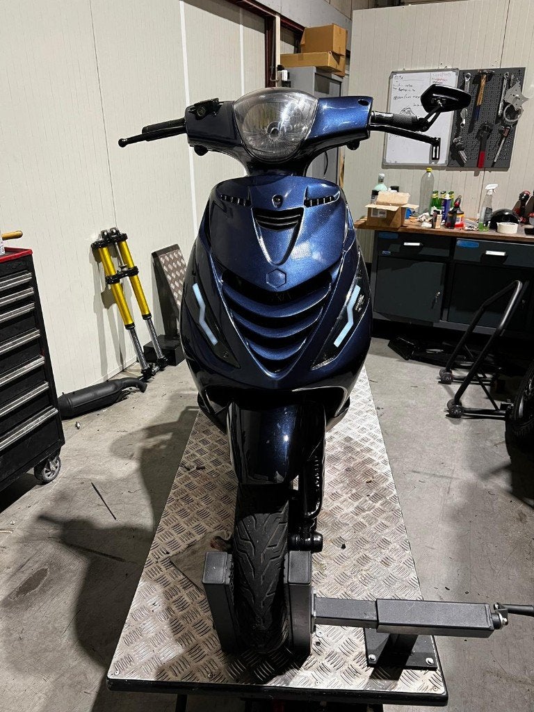 zip 125cc brom, Fietsen en Brommers, Scooters | Piaggio, Gebruikt, Zip, Maximaal 45 km/u, Tweetakt, Ophalen