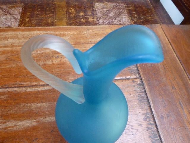 Sierlijke matglazen karaf in blauw, 38 cm., Ophalen of Verzenden