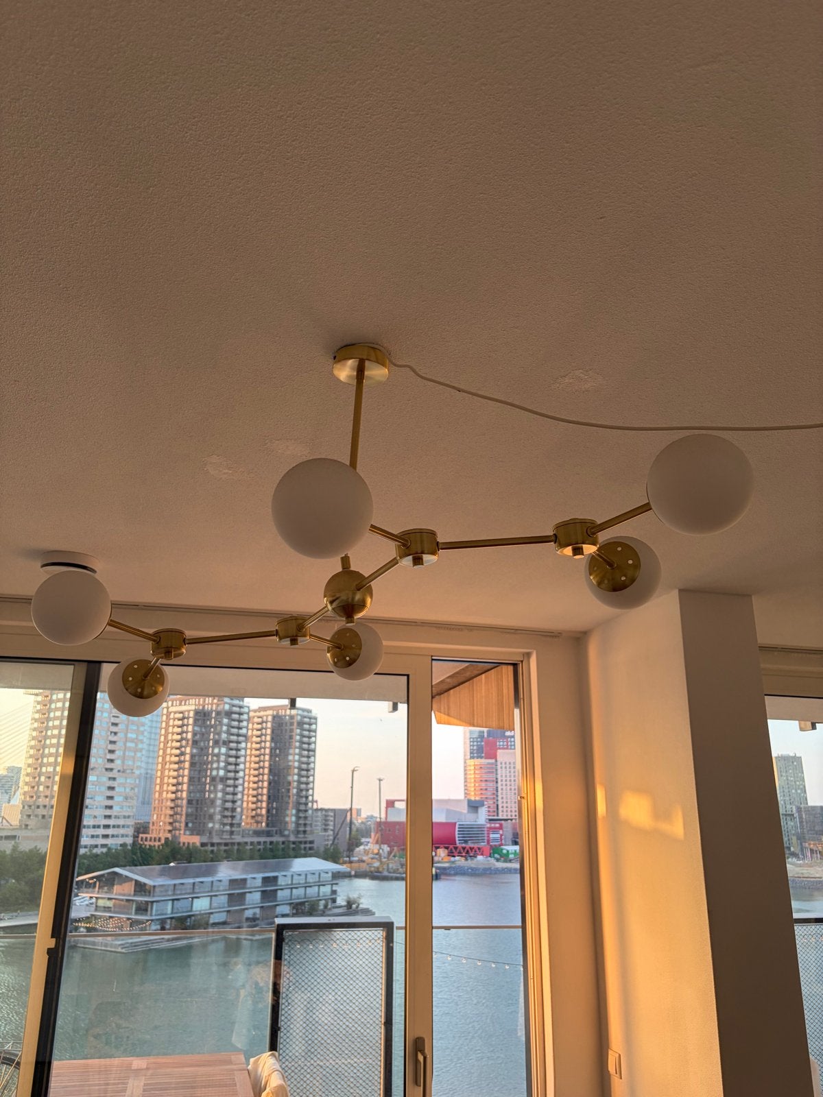 Moderne lamp SKLUM gouden bollen, Huis en Inrichting, Lampen | Hanglampen, Ophalen, Zo goed als nieuw, Glas, 75 cm of meer