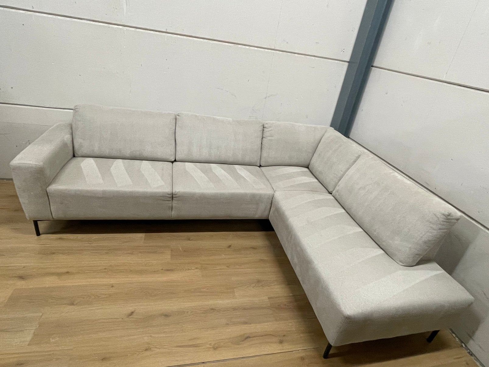 Mooie luxe suede beige creme hoekbank - GEREINIGD!!!, Huis en Inrichting, Ophalen, 250 tot 300 cm, Luxe, Hoekbank