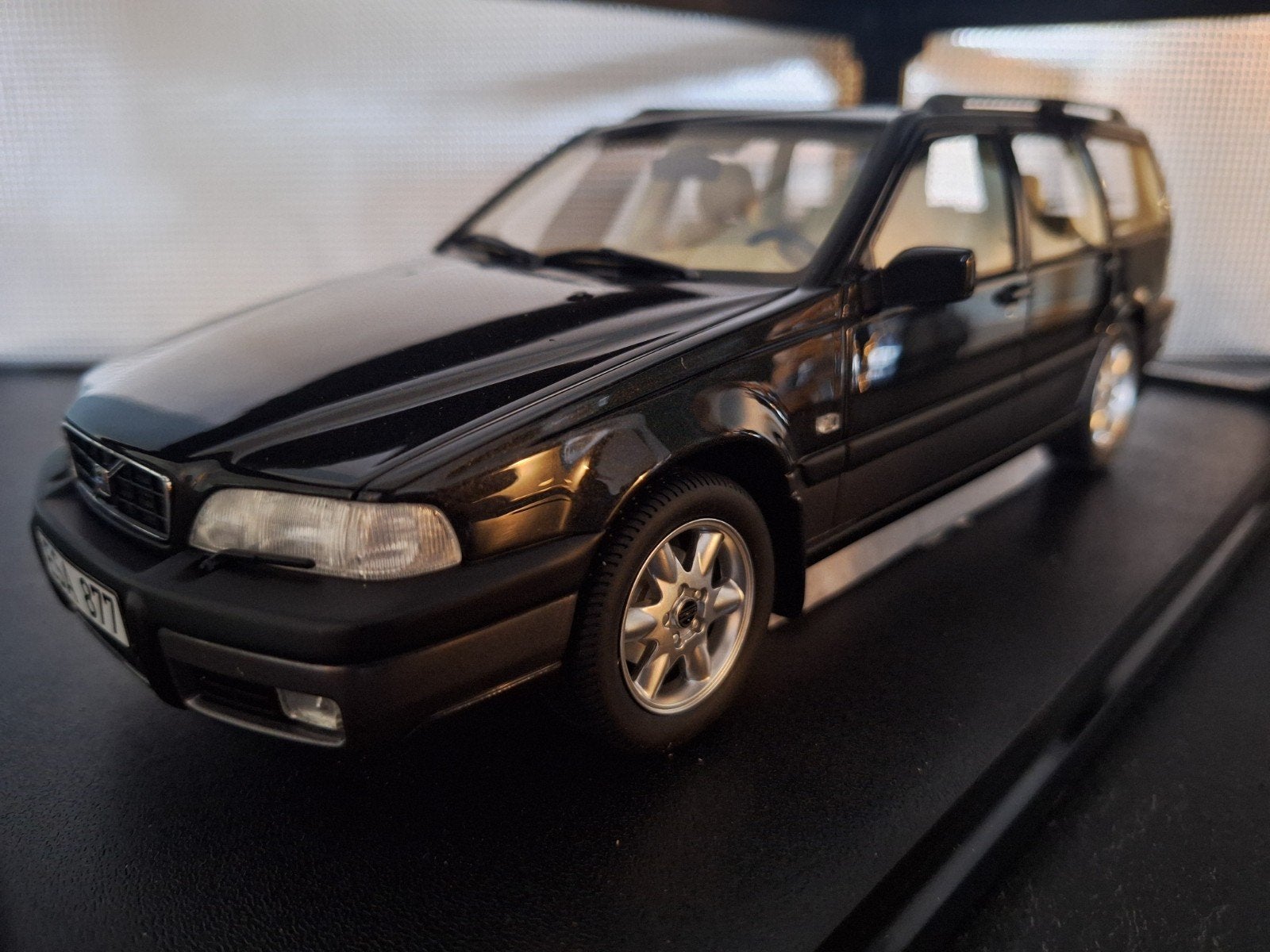 Volvo V70 XC Cross Country 1996-1999 Schaal 1:18, Hobby en Vrije tijd, Modelauto's | 1:18, Overige merken, Auto, Cult, Nieuw