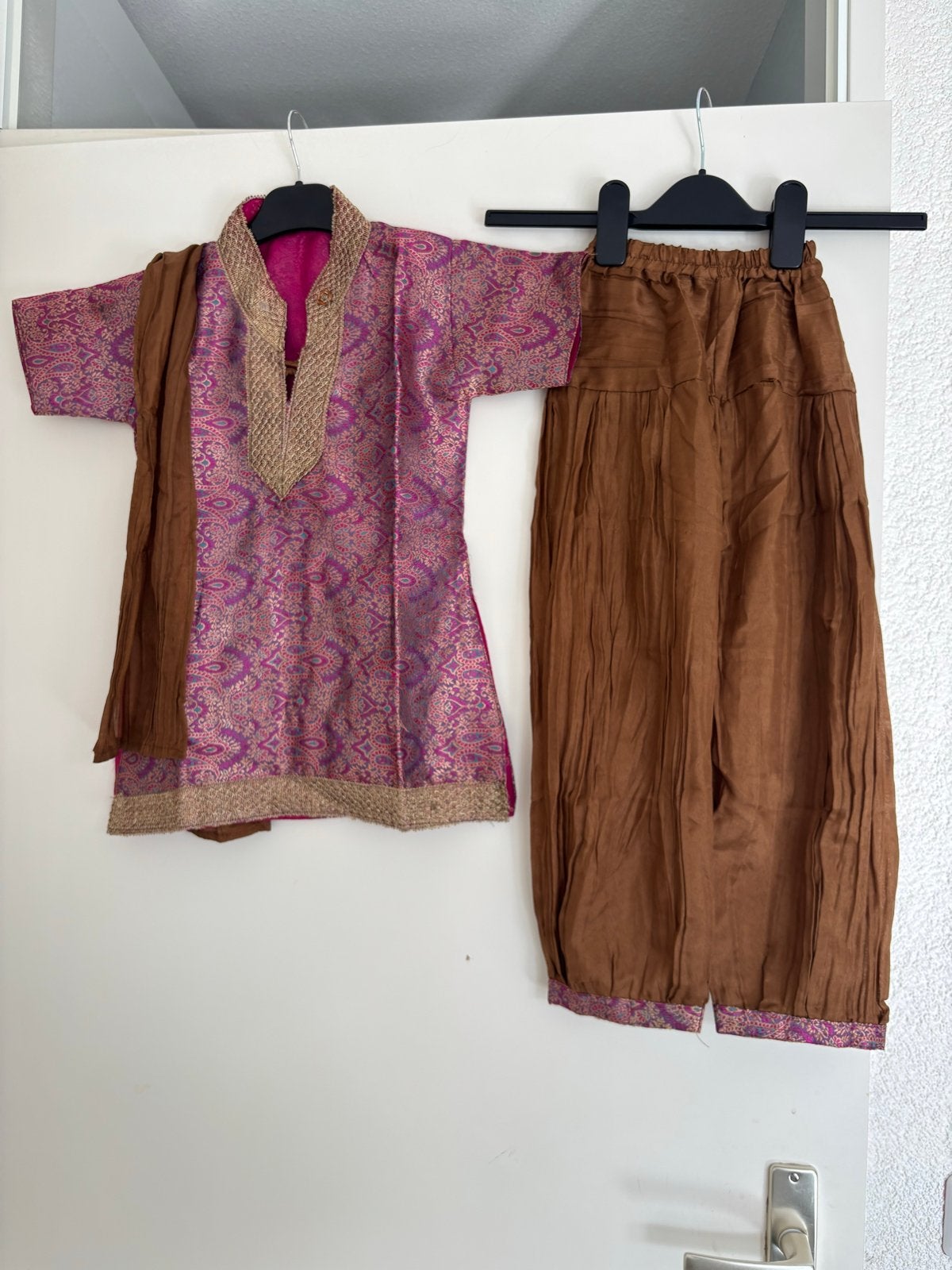 Traditionele Indiase kleding set maat 28, Ophalen of Verzenden, Gebruikt, Meisje