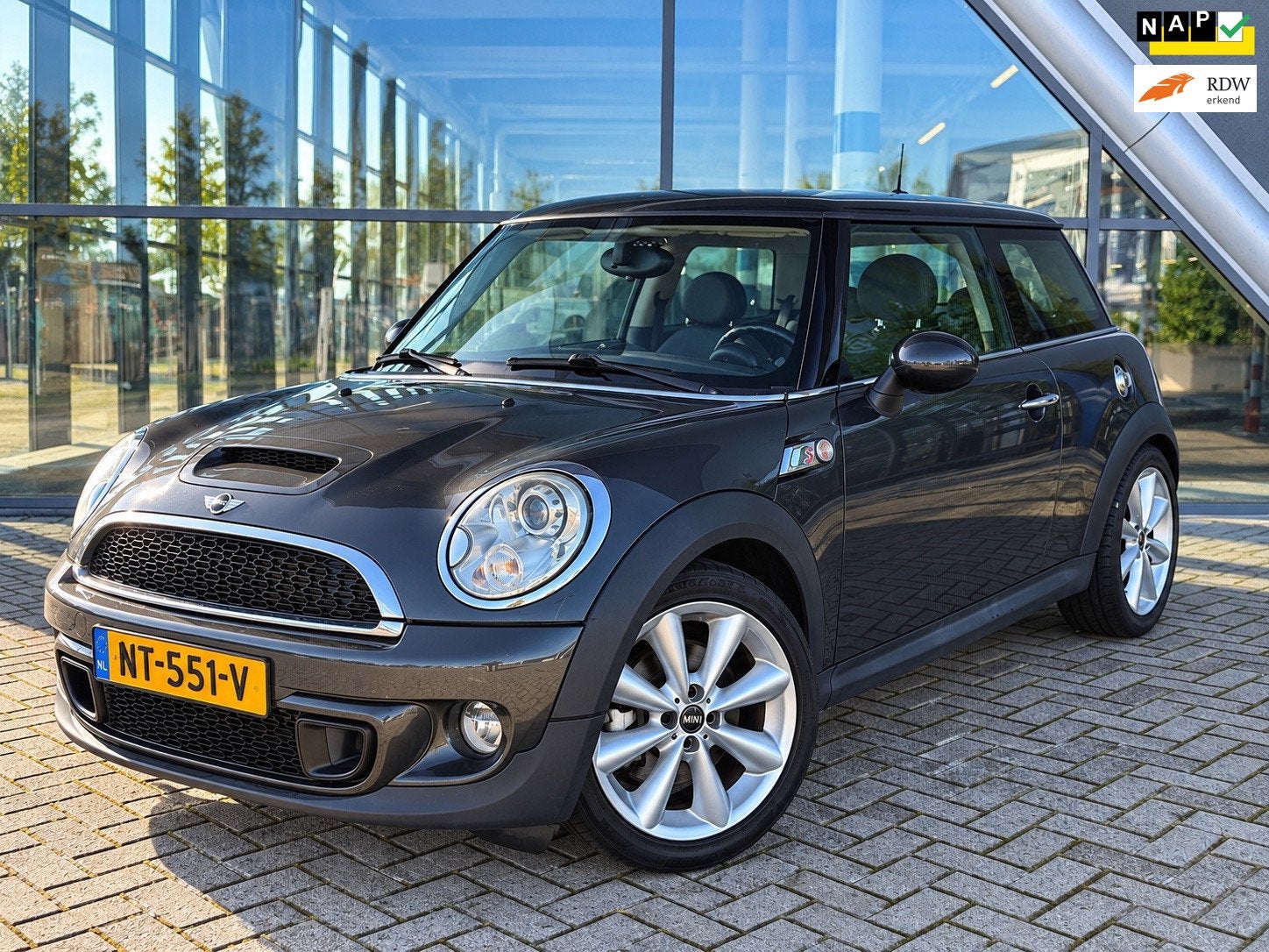 Mini 3-Deurs 1.6 Cooper S Chili AUTOMAAT, Stoelverwarming De, Auto's, Gebruikt, 4 cilinders, Leder en Stof, 49 €/maand