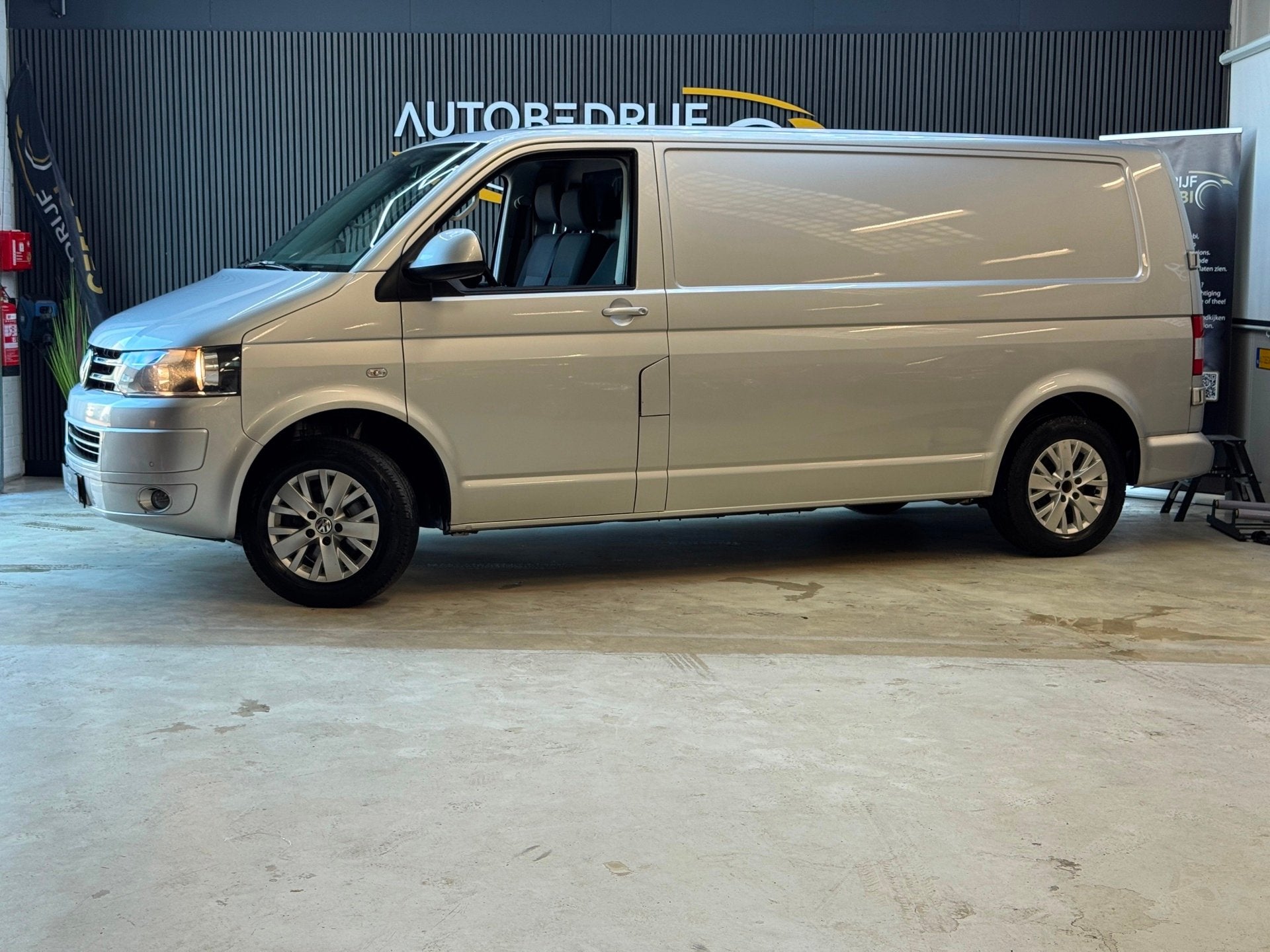 Volkswagen Transporter 2.0 TDI L2H3 Highline 2015 GRIJS AUT, Euro 5, Stof, Gebruikt, Zwart