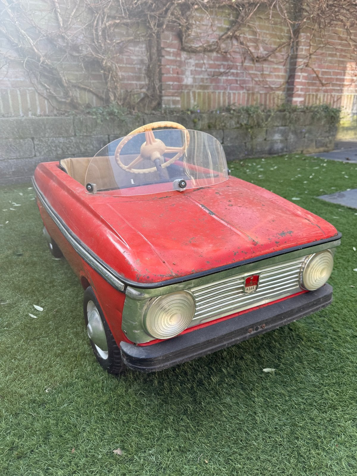 Vintage Rode Trapauto - Klassieke Kinderspeelgoed Auto, Ophalen, Gebruikt