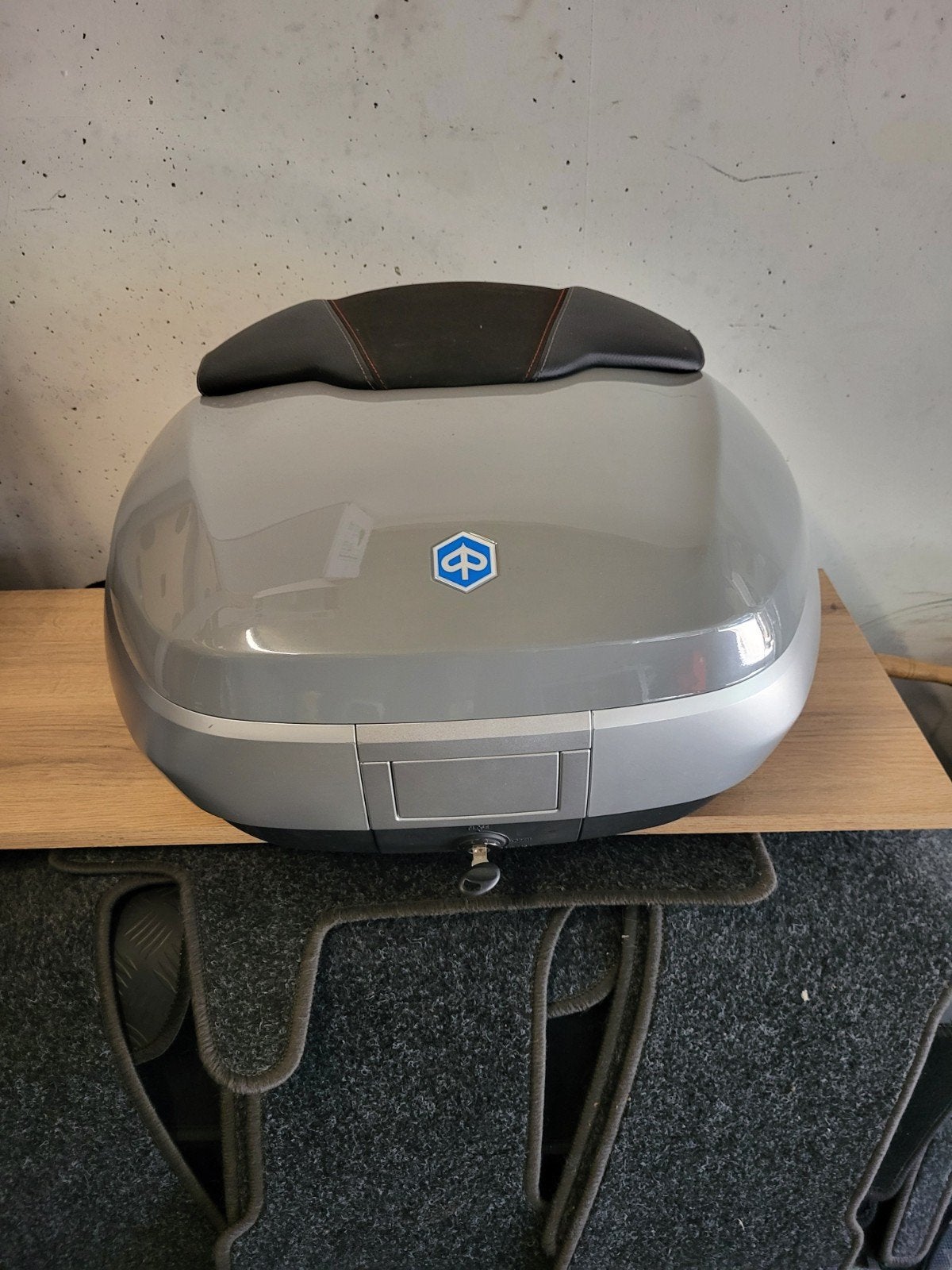 Piaggio MP3 500 topkoffer grijs, Ophalen, Zo goed als nieuw