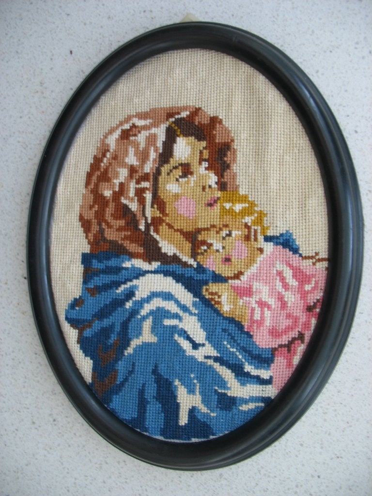 Vintage Borduurwerk Moeder en Kind in Ovale Lijst, Ophalen of Verzenden, Zo goed als nieuw, Handborduren, Overige typen