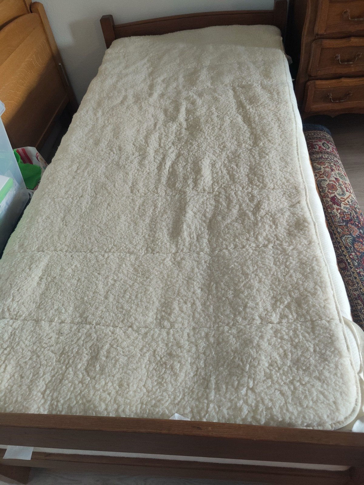 Vintage houten bedframe met geperforeerde bodem, Antiek en Kunst, Ophalen