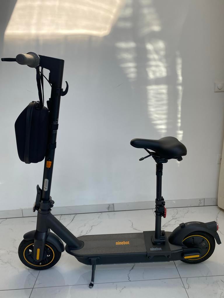Ninebot elektrische step Max met inklapbaar zadel, Ophalen of Verzenden, Zo goed als nieuw, Elektrische step (E-scooter)