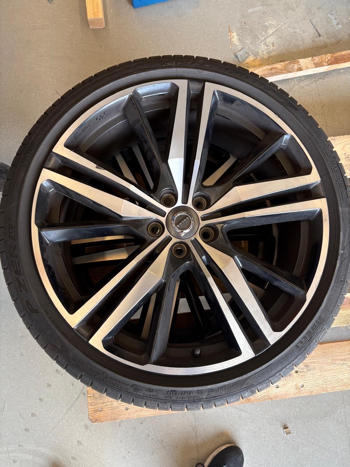 Volvo 20 inch velgen met Pirelli zomerbanden, Auto-onderdelen, Banden en Velgen, Banden en Velgen, Ophalen of Verzenden, Personenwagen