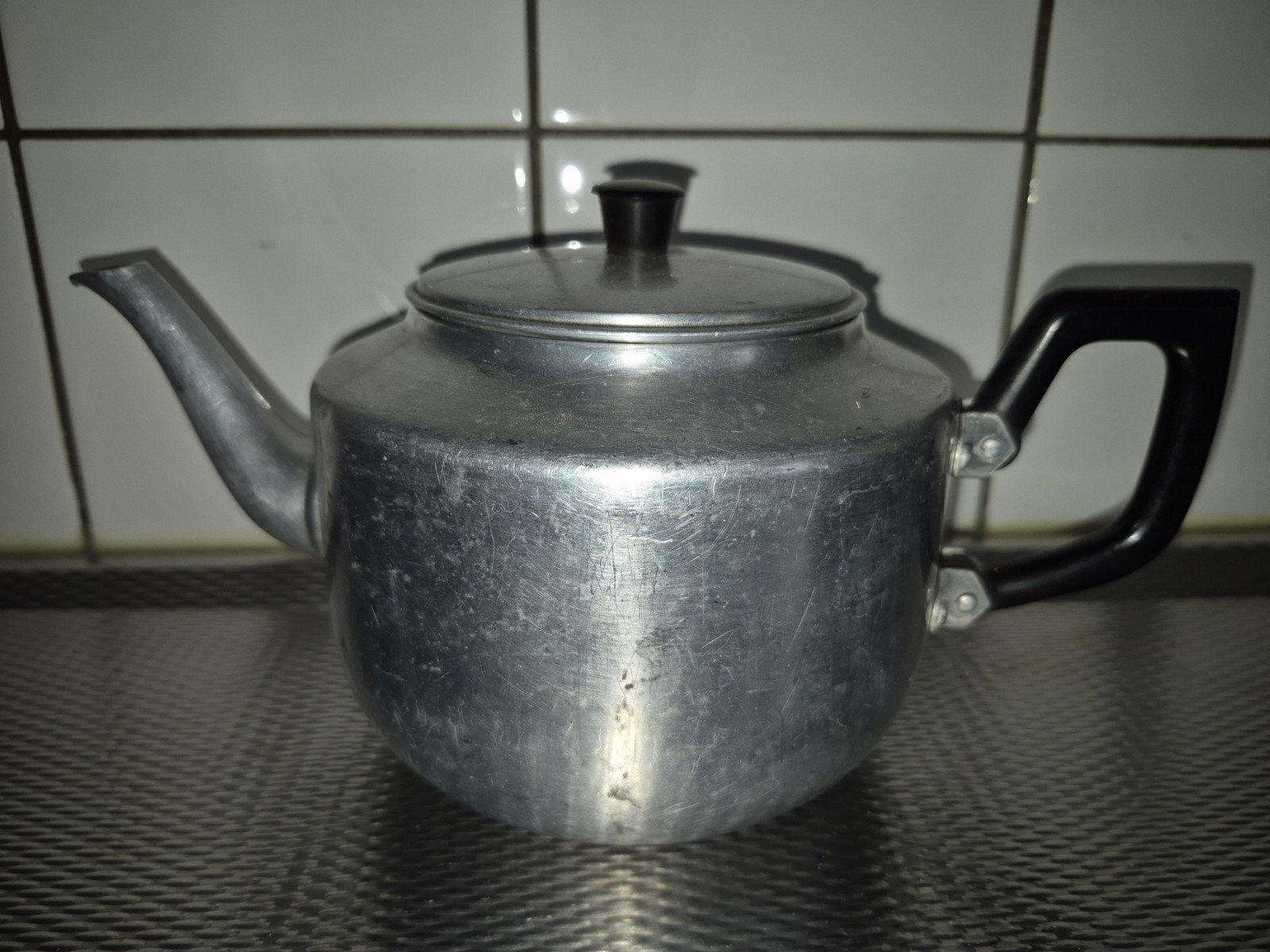 Vintage aluminium theepot - Gebruikt, Theepot/fluitketel, Gebruikt, Zilver, Ophalen of Verzenden