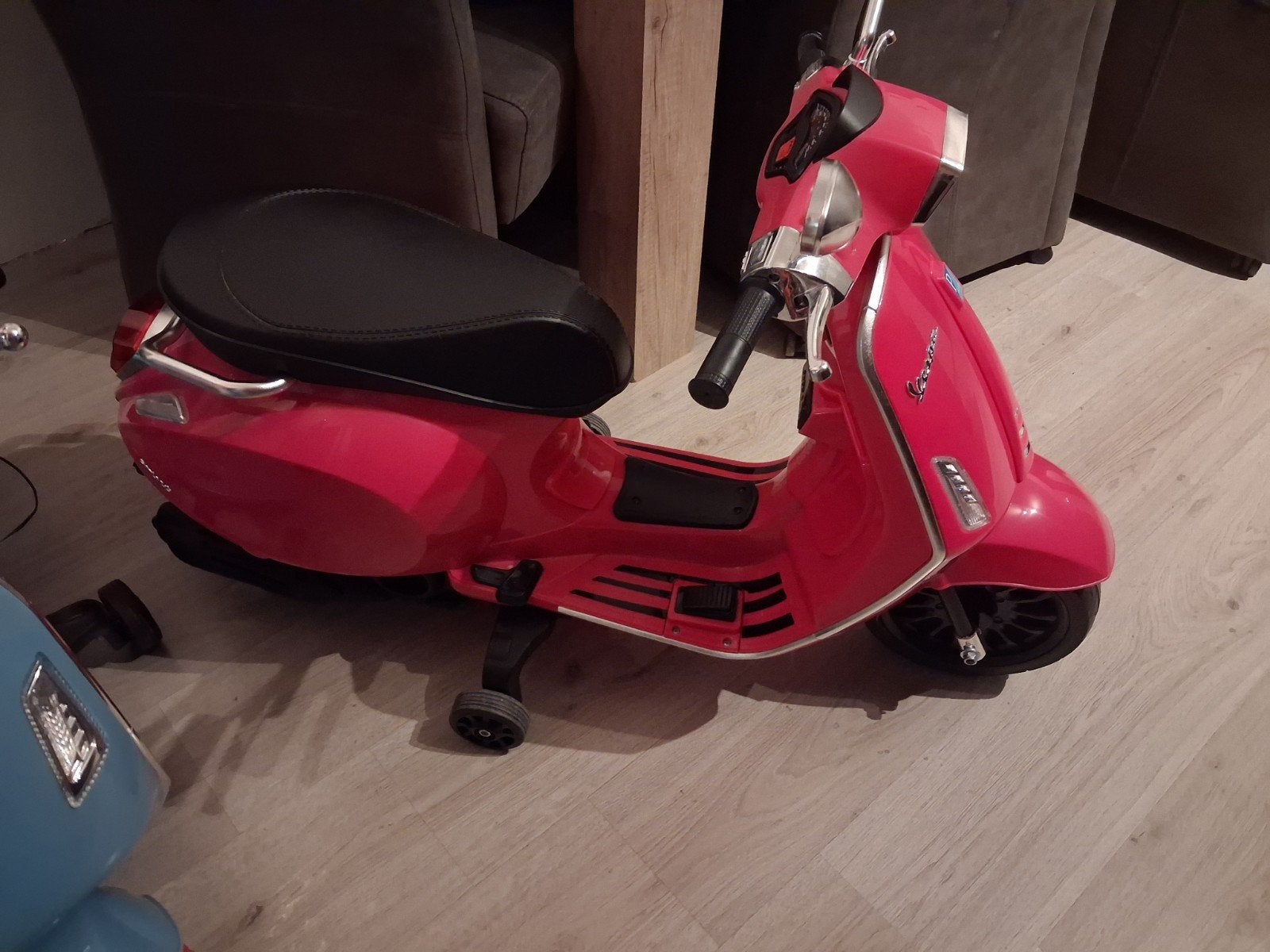 Roze kinder Vespa - Elektrische scooter voor kinderen, Ophalen, Zo goed als nieuw
