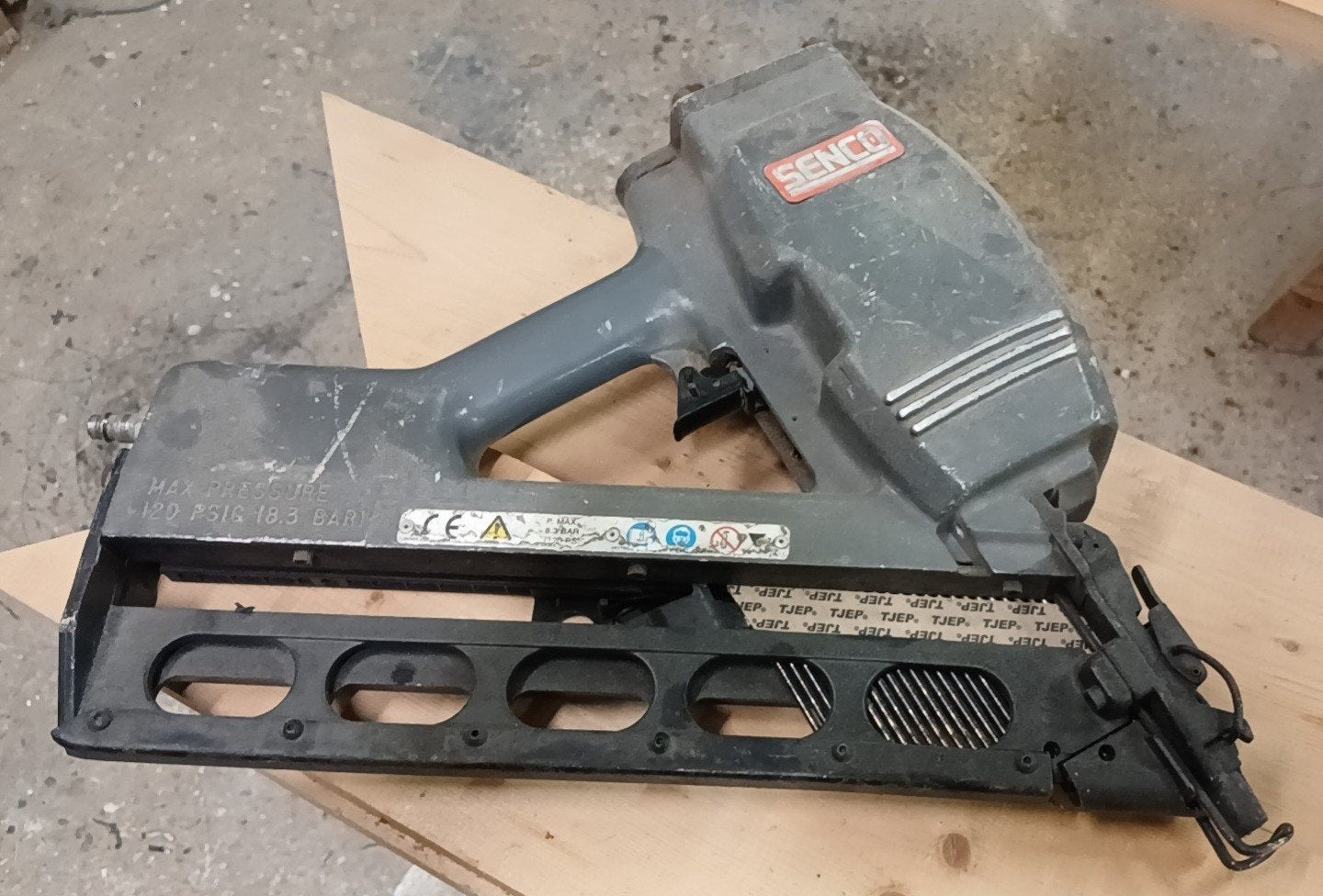 Senco tacker/spijkerapparaat - 8,3 bar, 90mm nagellengte, Ophalen of Verzenden, Gebruikt, Tacker/nietmachine, Overige merken