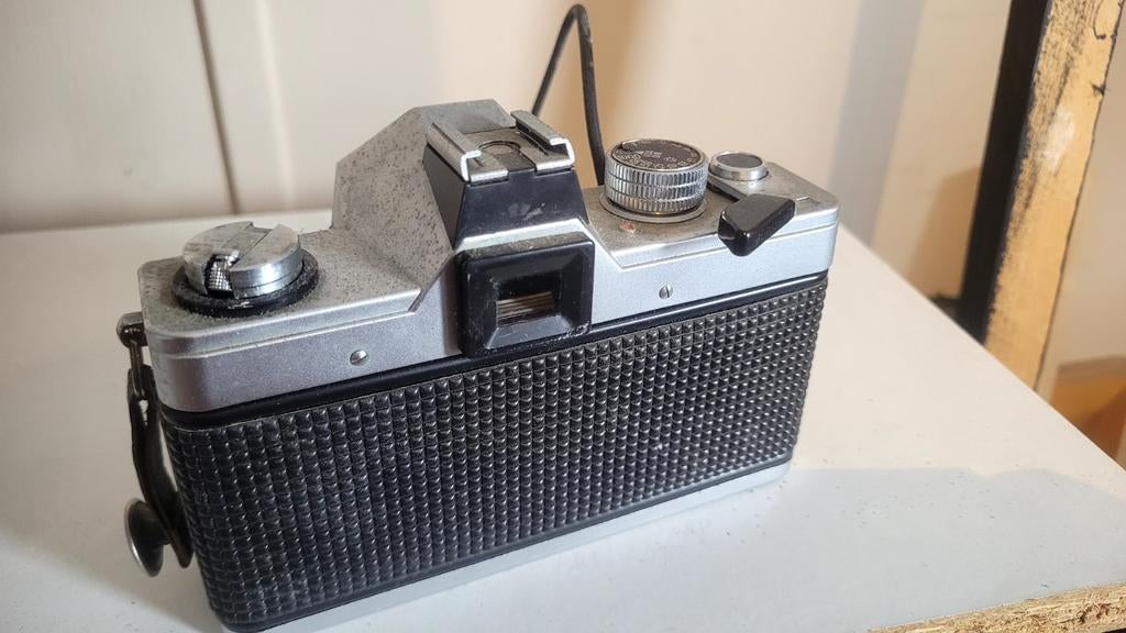 Praktica TL 1000 met zelfontspanner en 50 mm. 2.8 lens, Audio, Tv en Foto, Fotocamera's Analoog, Ophalen of Verzenden, Gebruikt