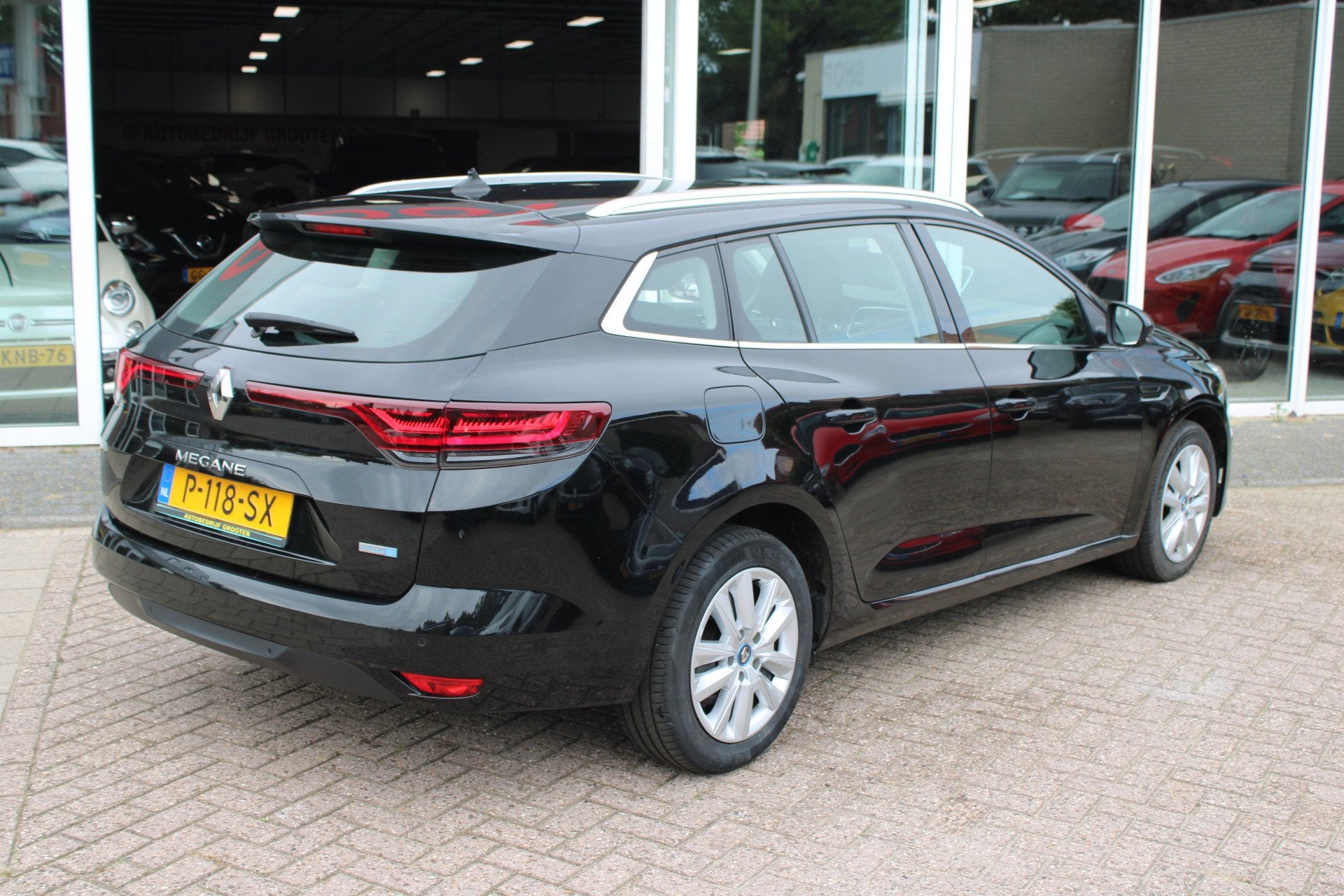 Renault Mégane Estate 1.6 E-Tech Plug-In Hybrid 160 Busines, Auto's, Dealer onderhouden, Gebruikt, 4 cilinders, Verwarmde buitenspiegels