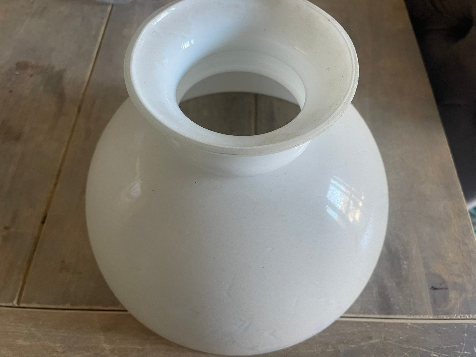 Witte glazen lampenkappen(2)bolvormig, Huis en Inrichting, Lampen | Lampenkappen, Gebruikt, Wit, Rond, Glas