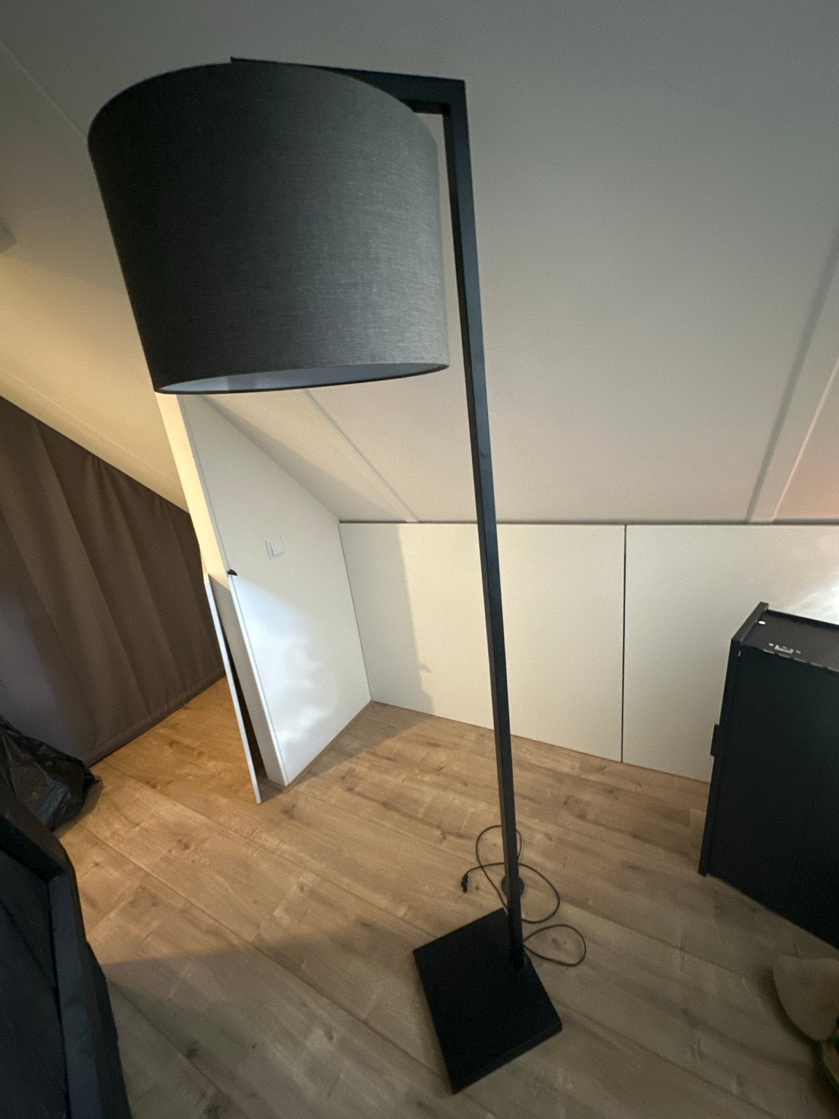 Moderne zwarte vloerlamp met stoffen kap, Ophalen, Gebruikt, E27 (groot), Metaal