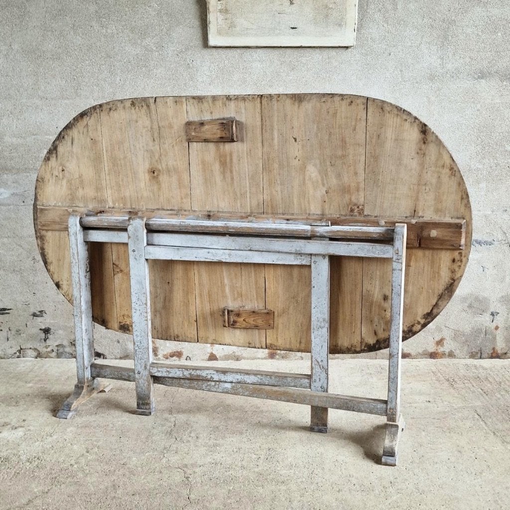 prachtige Franse wijngaard tafel in de oude grijze verf, Ophalen
