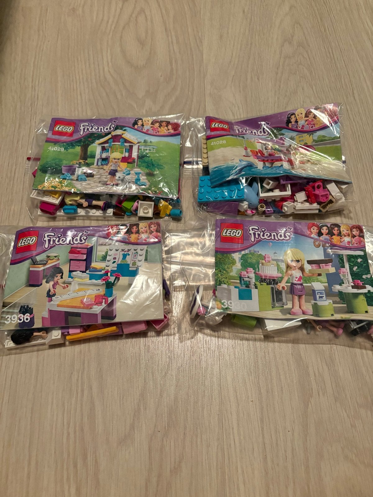 Lego Friends sets 41029, 41028, 3936, 3930, Kinderen en Baby's, Speelgoed | Duplo en Lego, Ophalen, Lego, Friends, Zo goed als nieuw